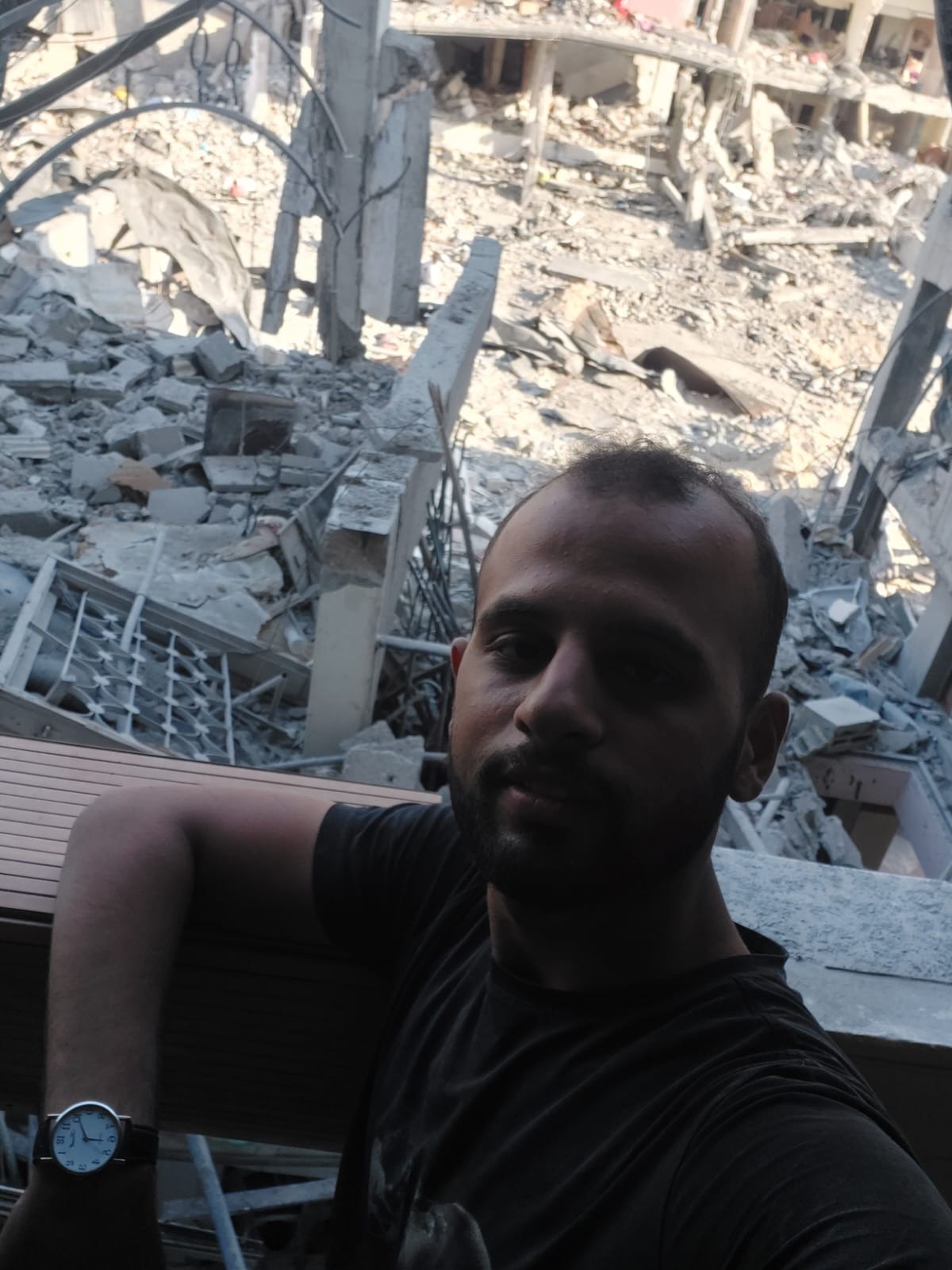 help Housam shelter his family and rebuilt his life campaign photo, 2 of 7