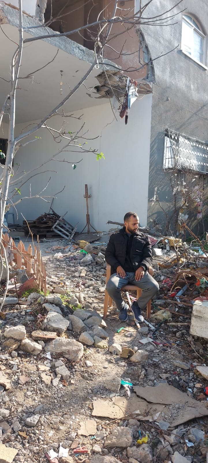 help Housam shelter his family and rebuilt his life campaign photo, 5 of 7