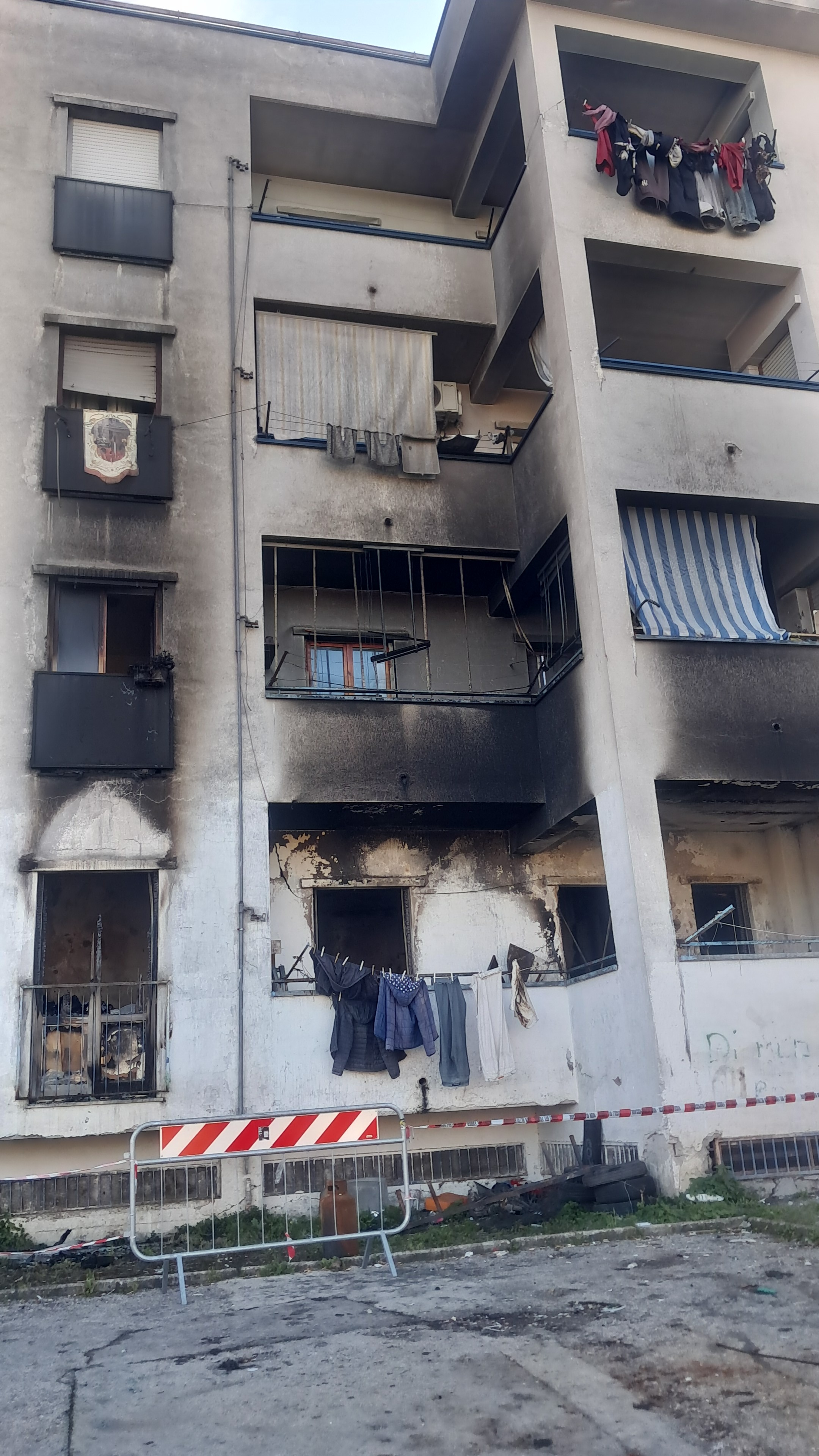 Per ristrutturare il condominio incendiato campaign photo, 2 of 4
