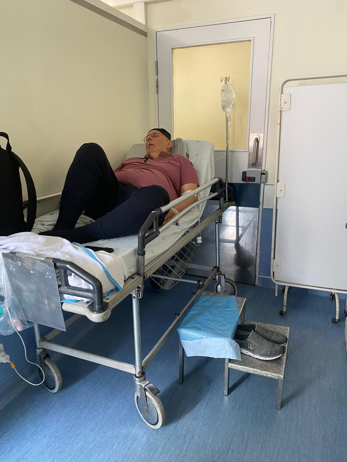 Help for My Dad, Hospitalized in Lisbon Far from Home campaign photo, 2 of 4