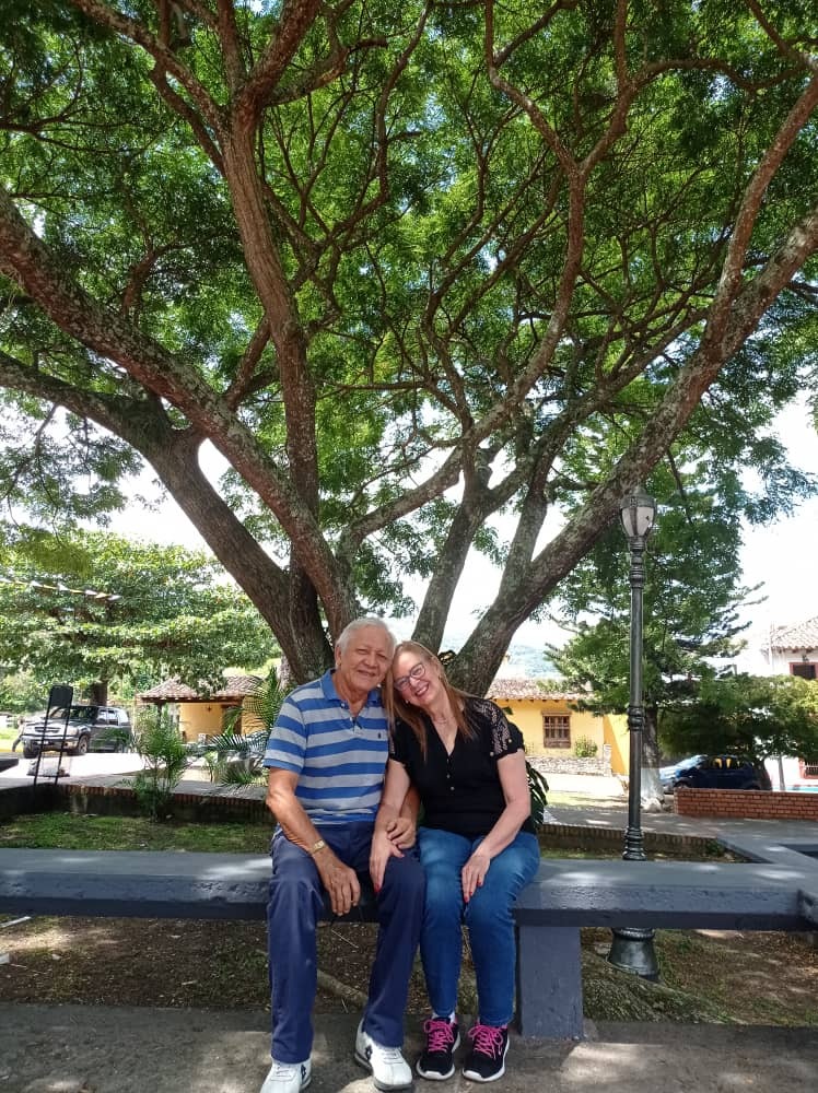 Hender Mendoza and Ybelice Atencio de Mendoza surgery fees campaign photo, 2 of 4