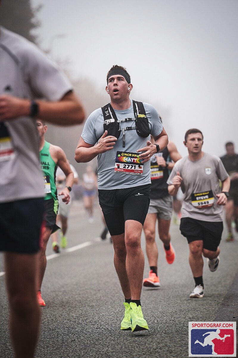 I’m running 100k to help raise £100k campaign photo, 2 of 4