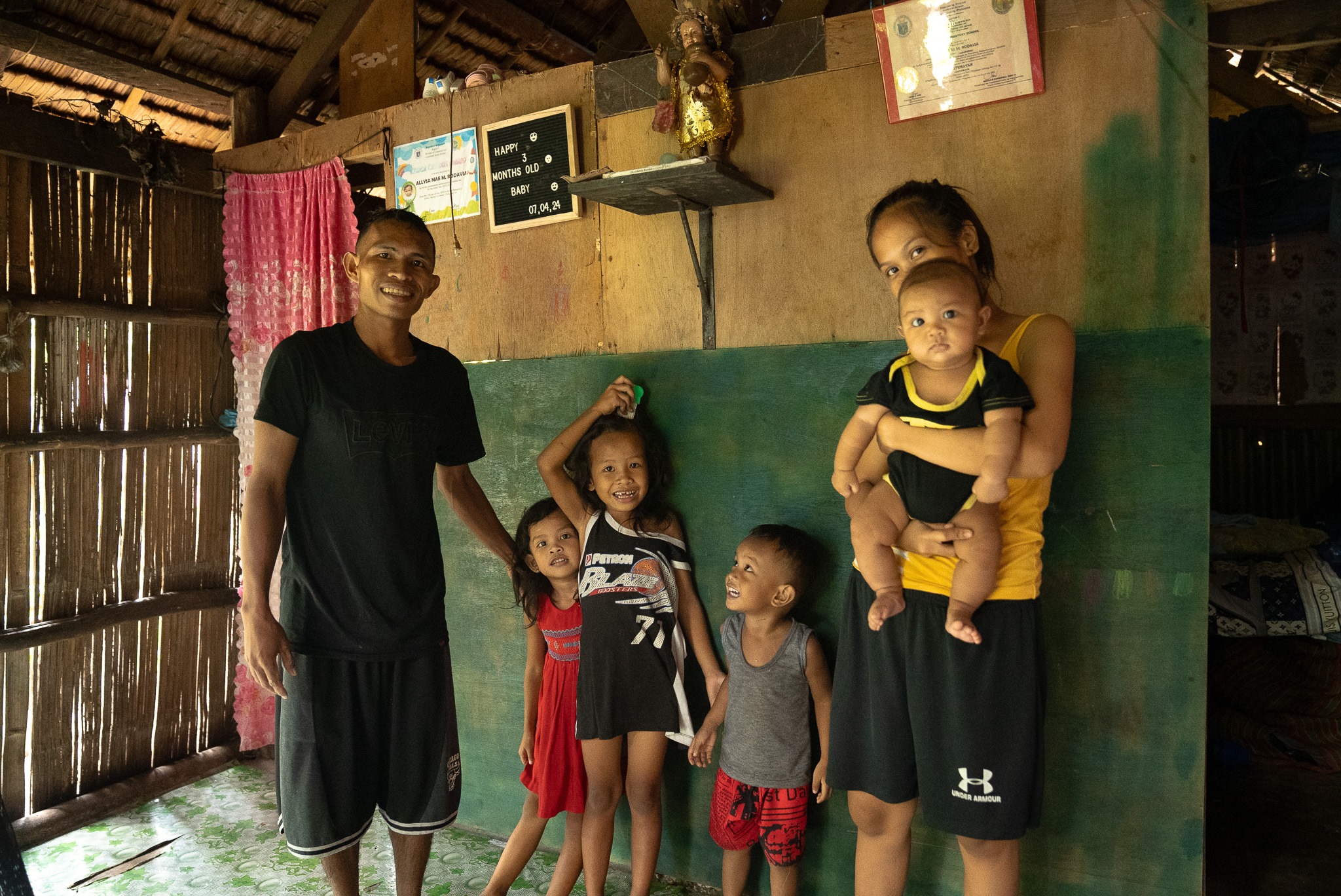 Hjälp Alfred bygga upp familjens hem efter Tyfonen "Uwan" campaign photo, 4 of 6