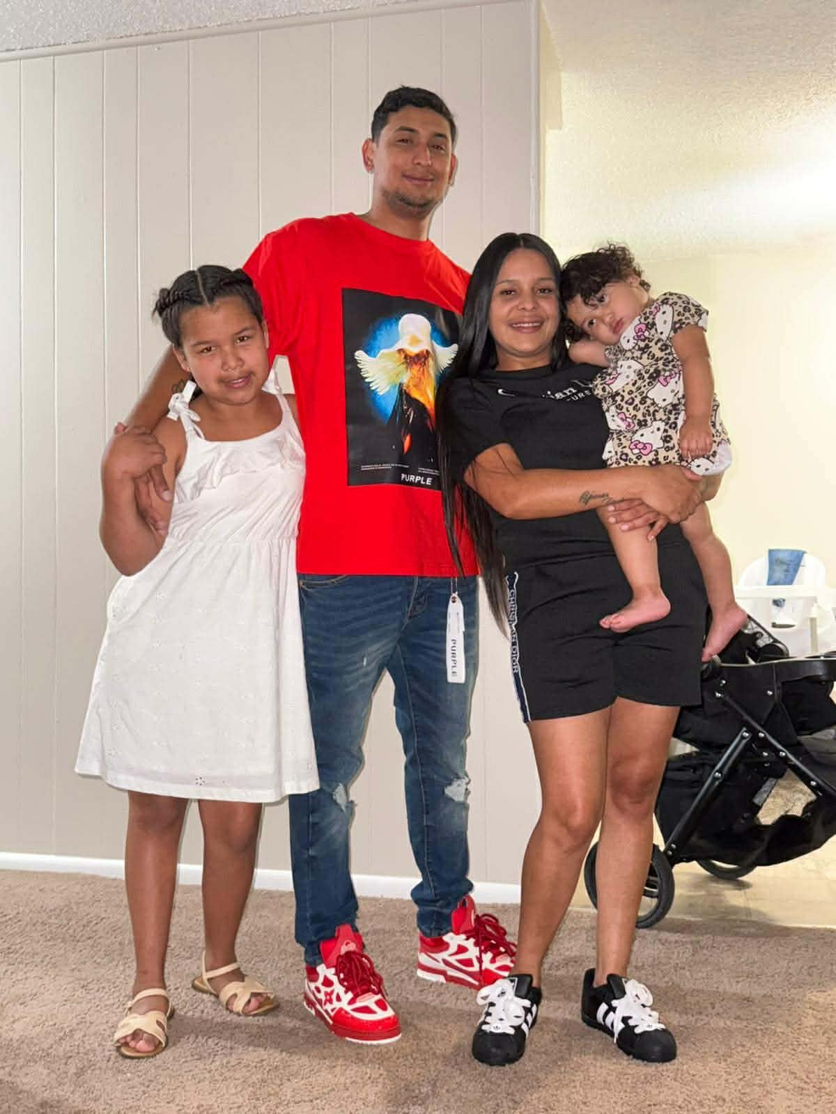 Support Yusnary's family in detention crisis campaign photo, 2 of 4