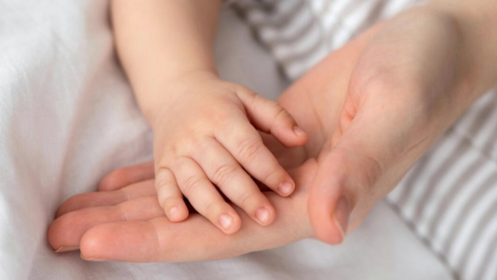 Aider une jeune maman de 12 ans victime de violences et bébé photo