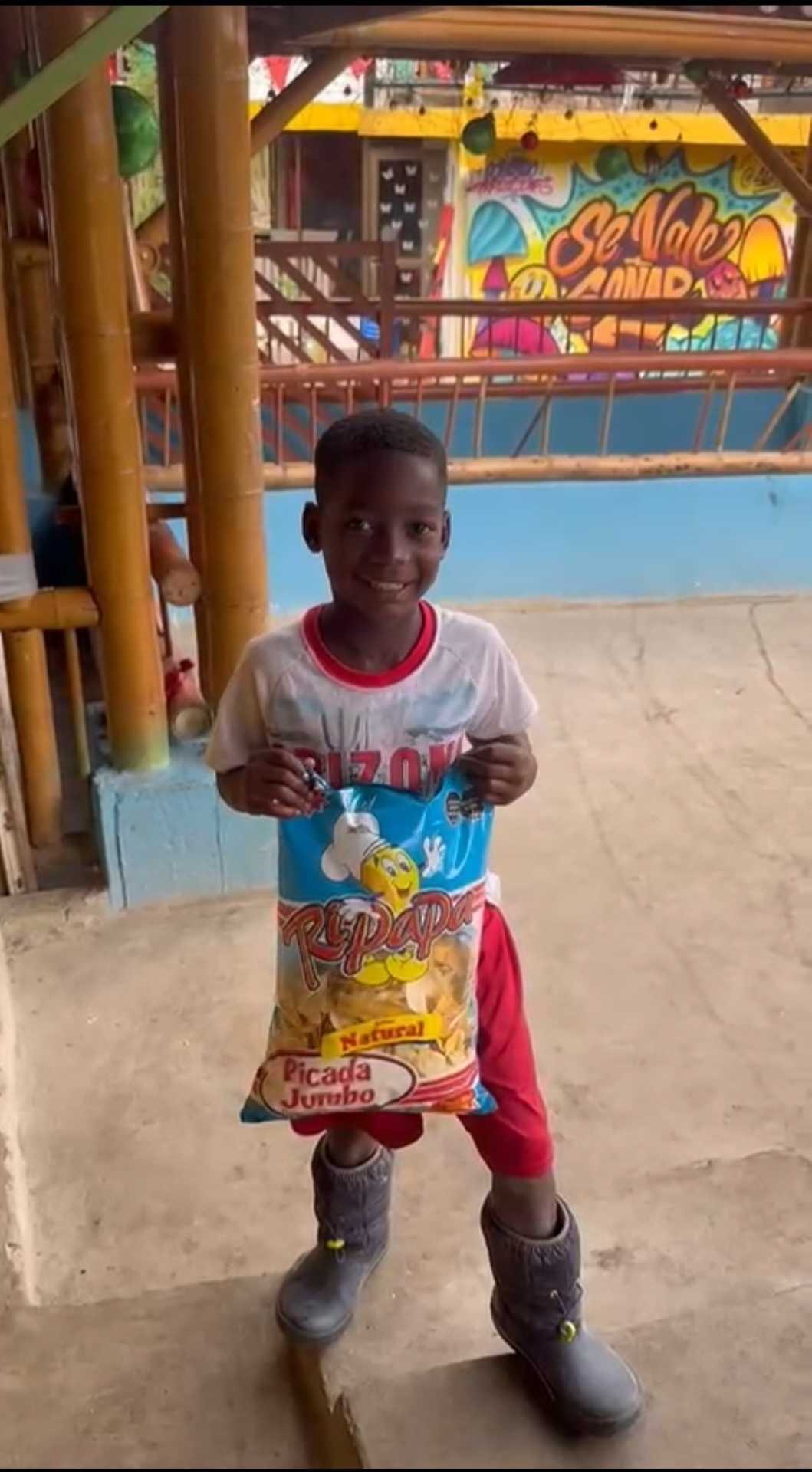 Let's make some kids happy during Christmas again! campaign photo, 2 of 5