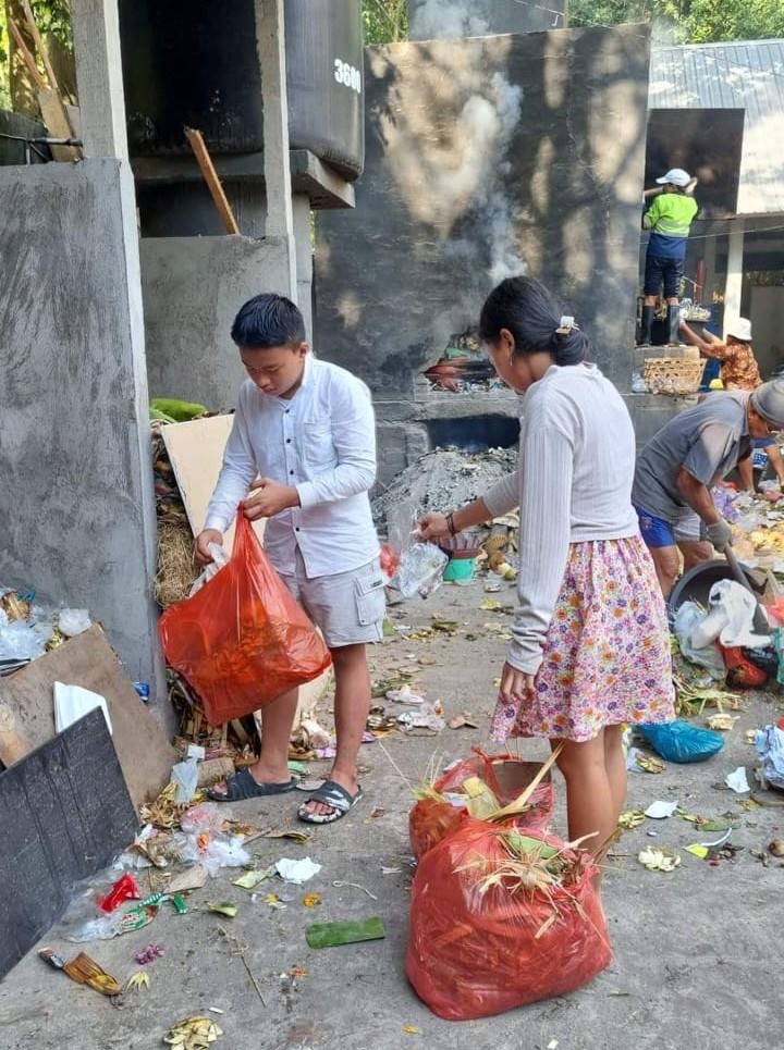 Solving the insane Bali waste problem, one project at a time campaign photo, 2 of 8