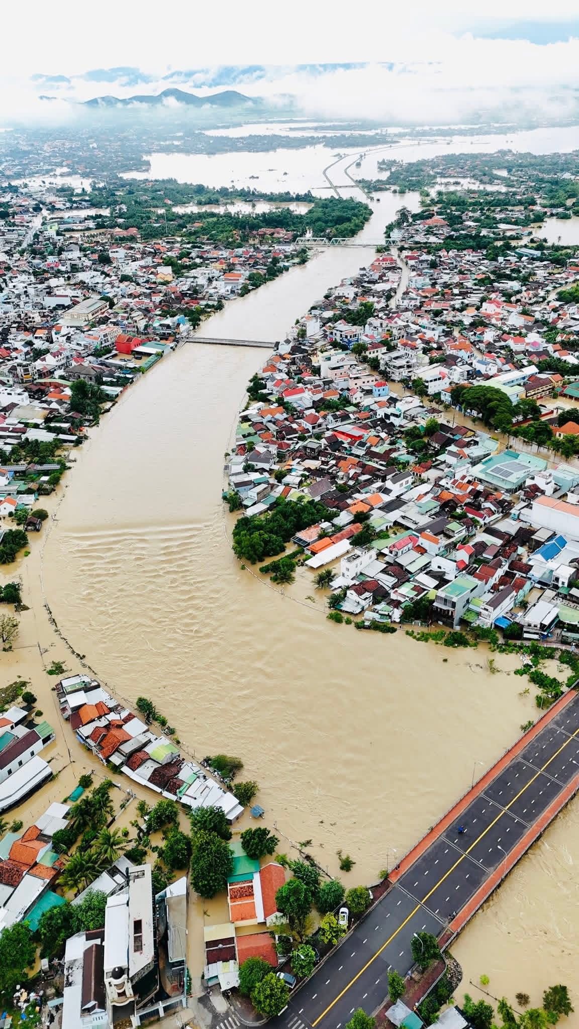 Support Khanh Hoa Flood Victims campaign photo, 7 of 8