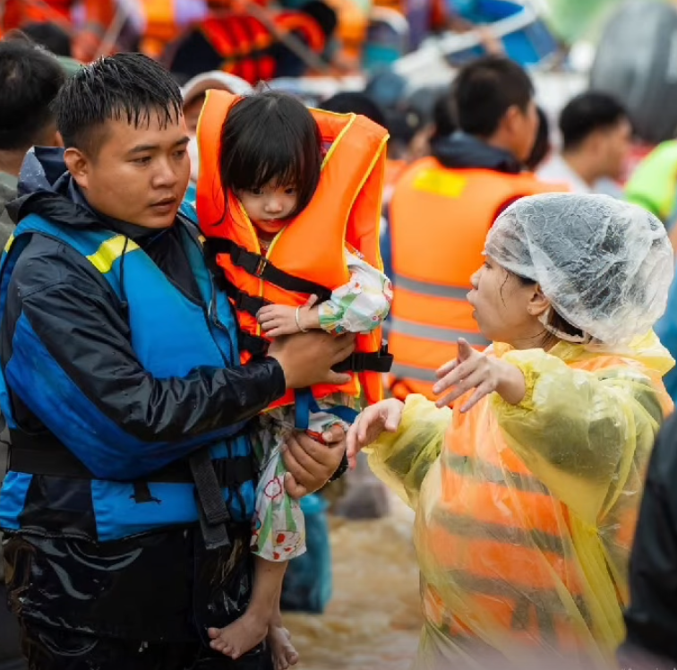 Support Khanh Hoa Flood Victims campaign photo, 6 of 8