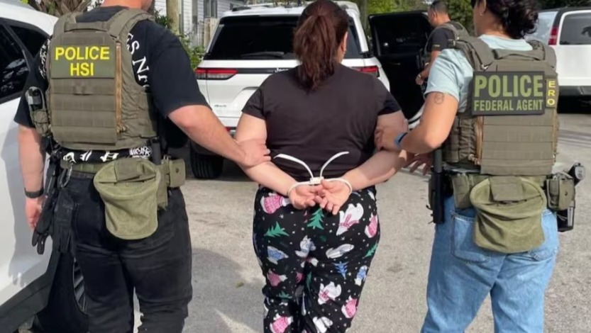 Apoyando  A mujeres Detenidas por ICE photo