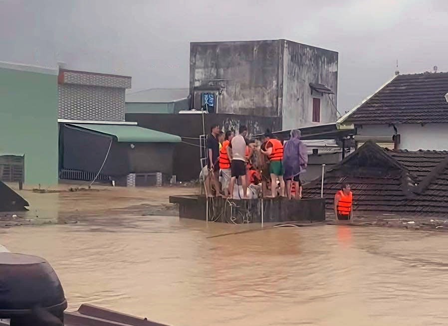 Overstroming Vietnam - Floods in Vietnam - Lû lųt ở Vietnam campaign photo, 2 of 7