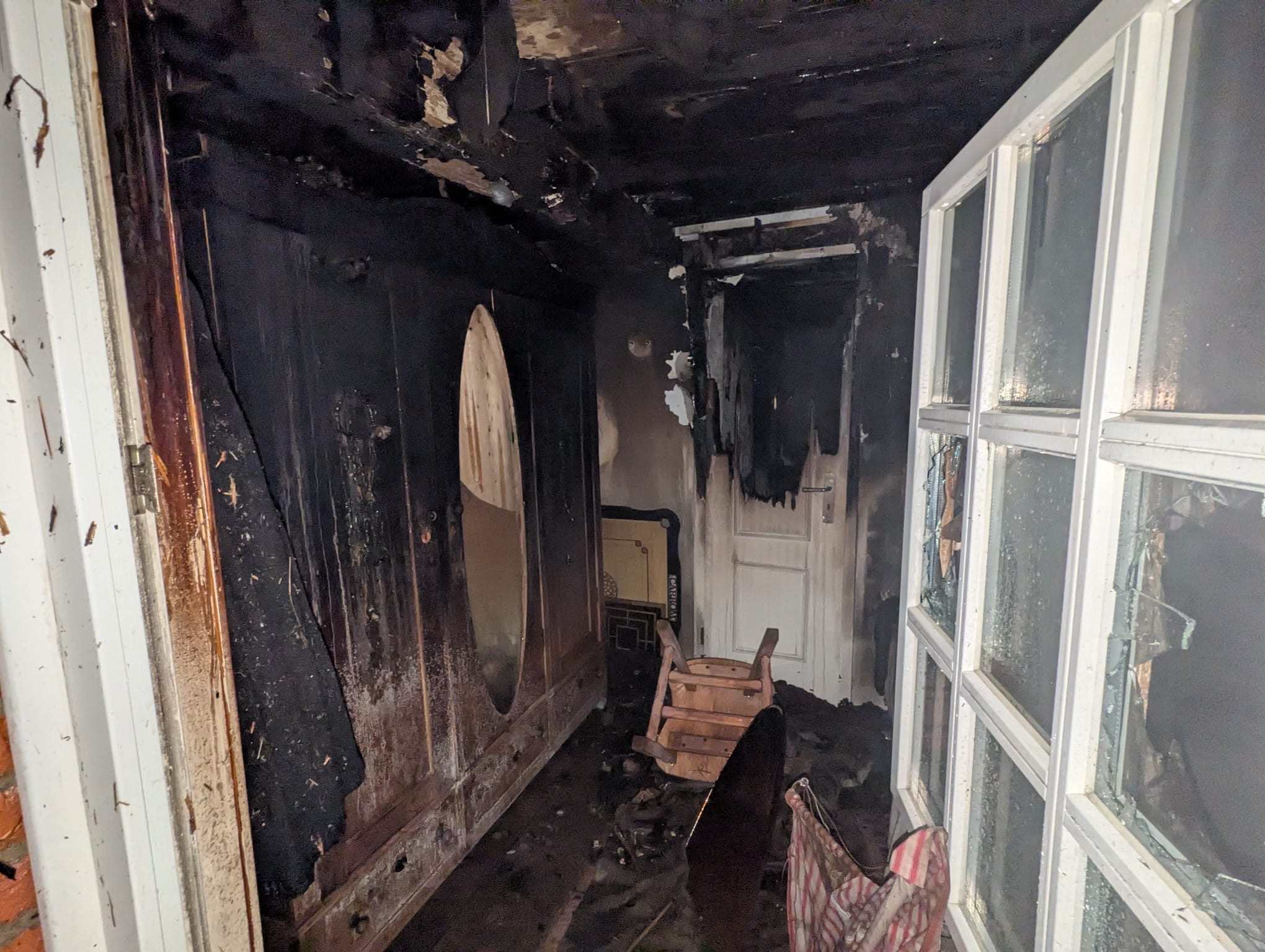 Feuer .meine Oma und Opa verlieren ihr geliebtes zu Hause campaign photo, 2 of 8