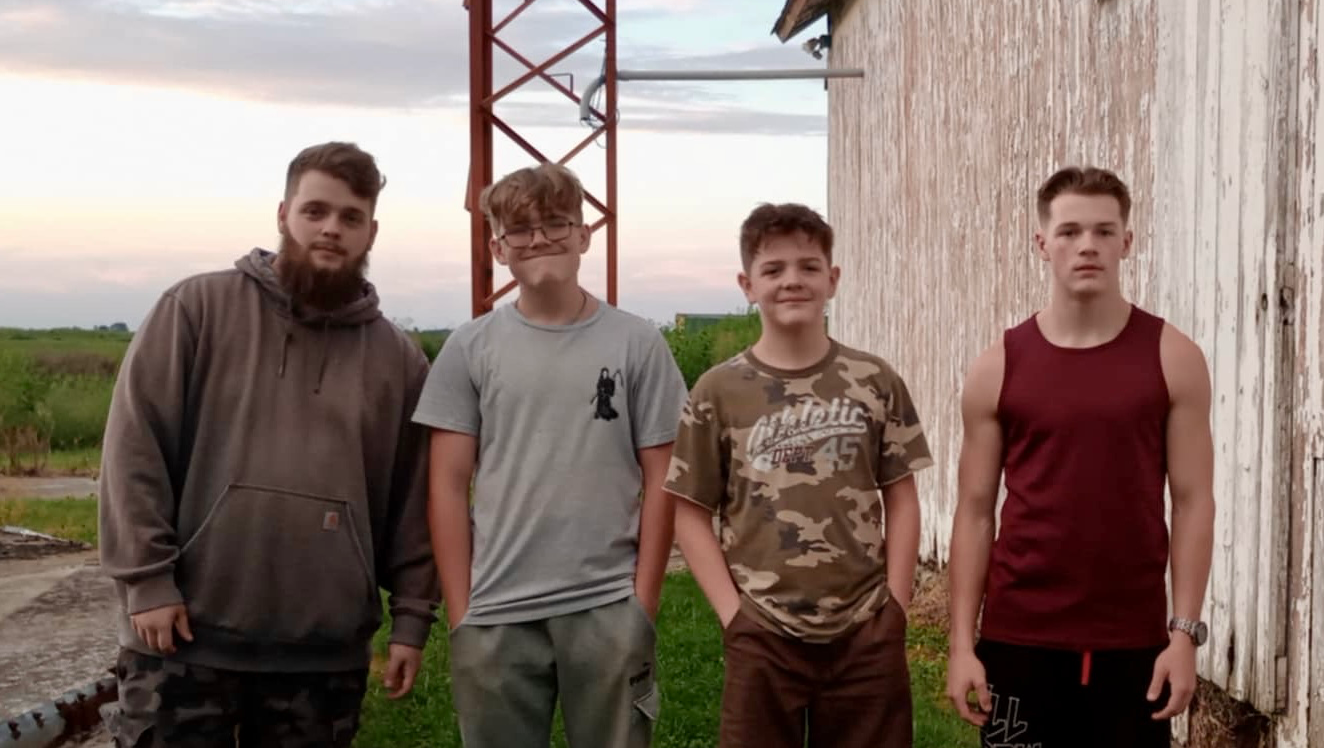 22-Year-Old Raising 3 Younger Brothers After Father Imprison photo
