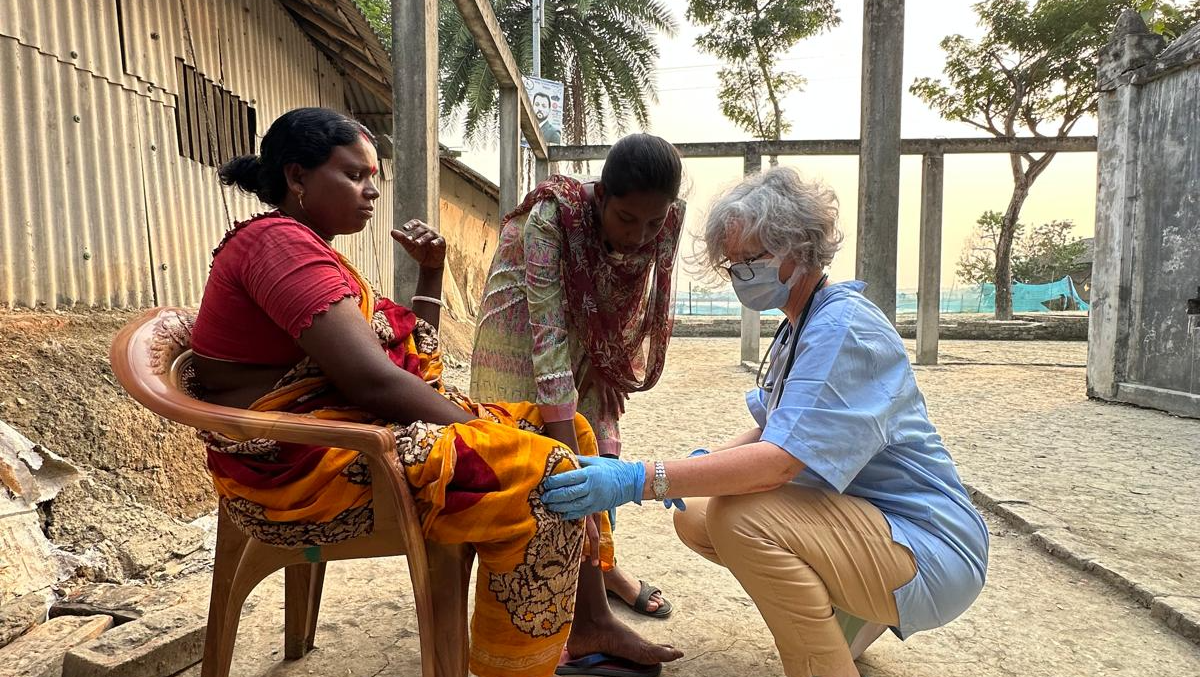 con Franca e Patrick per la salute in Bangladesh photo