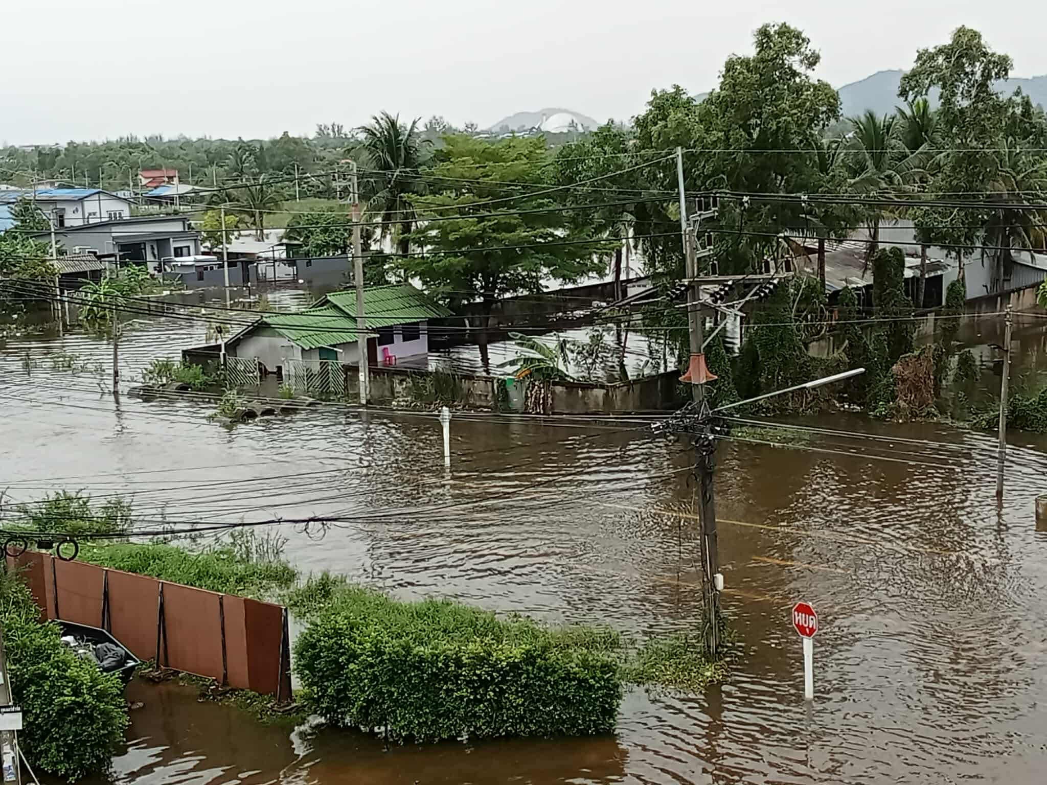 Poo Rachinee Fundraiser by Rachinee Zizich : Emergency Flood Relief for My Family in ...