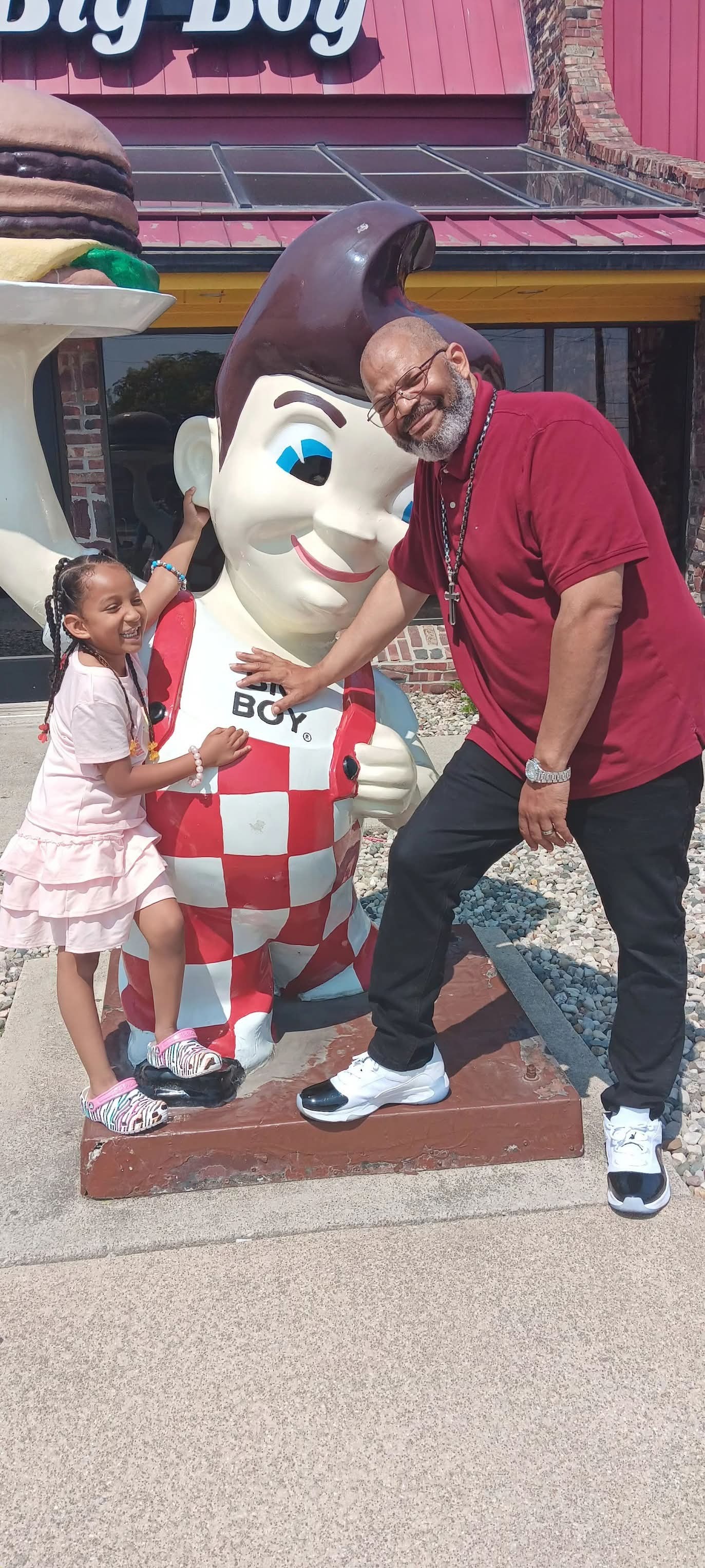 Help Eric and Keda through challenges this holiday season campaign photo, 4 of 6