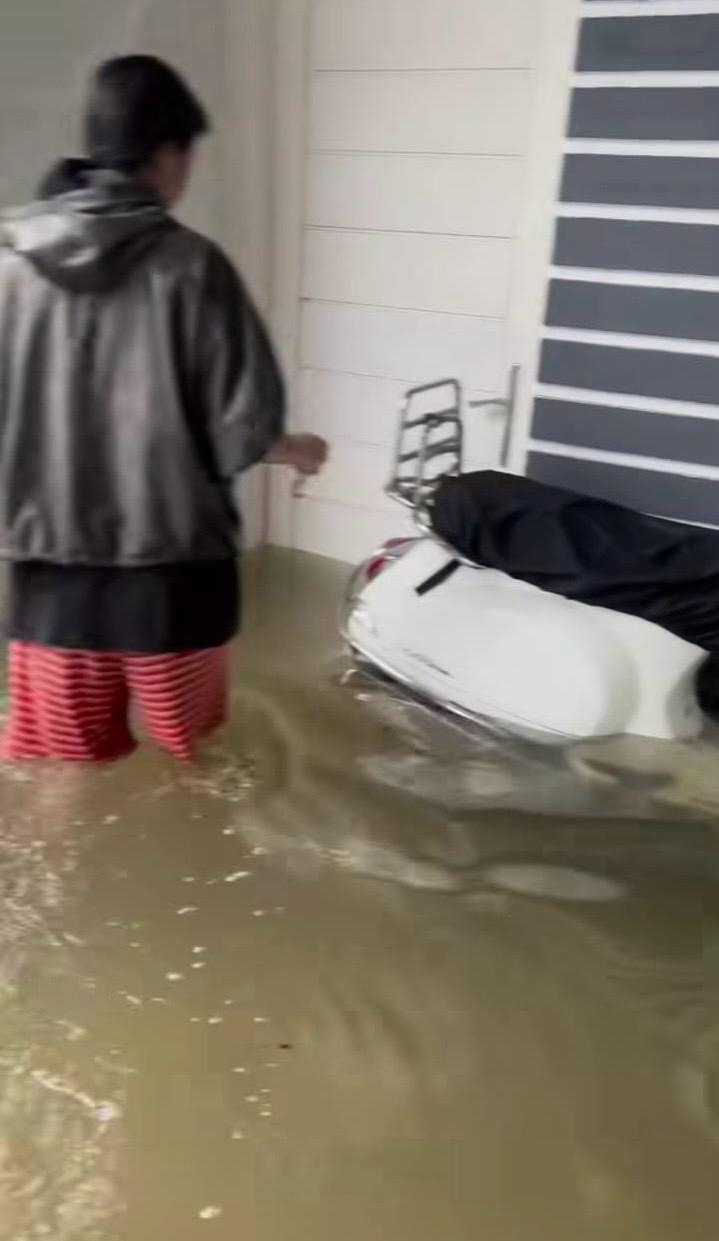 Flood Disaster: Help Dinda campaign photo, 6 of 7