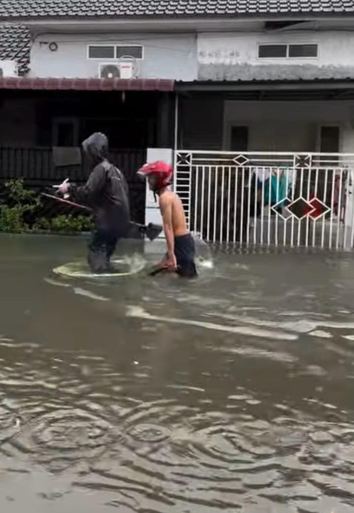 Flood Disaster: Help Dinda campaign photo, 4 of 7