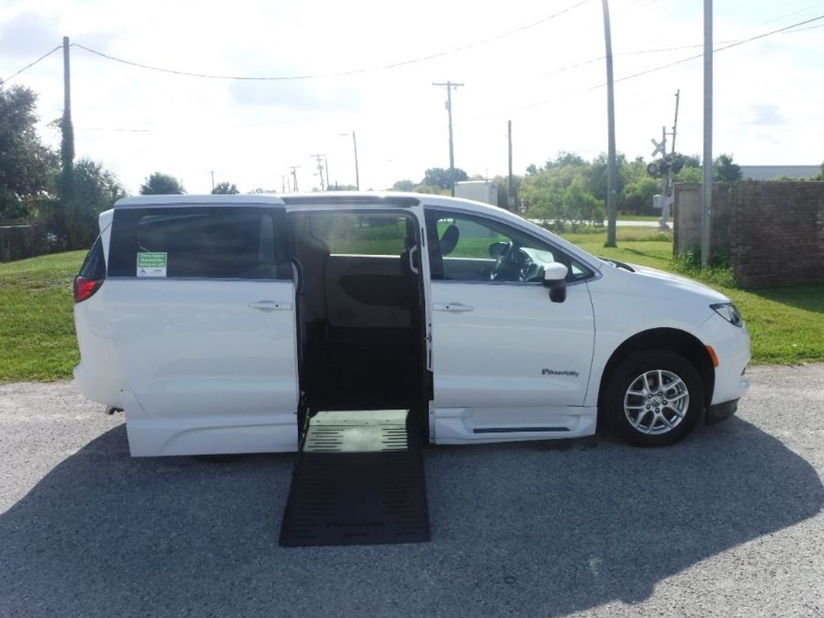 Milagros mini van campaign photo, 4 of 6
