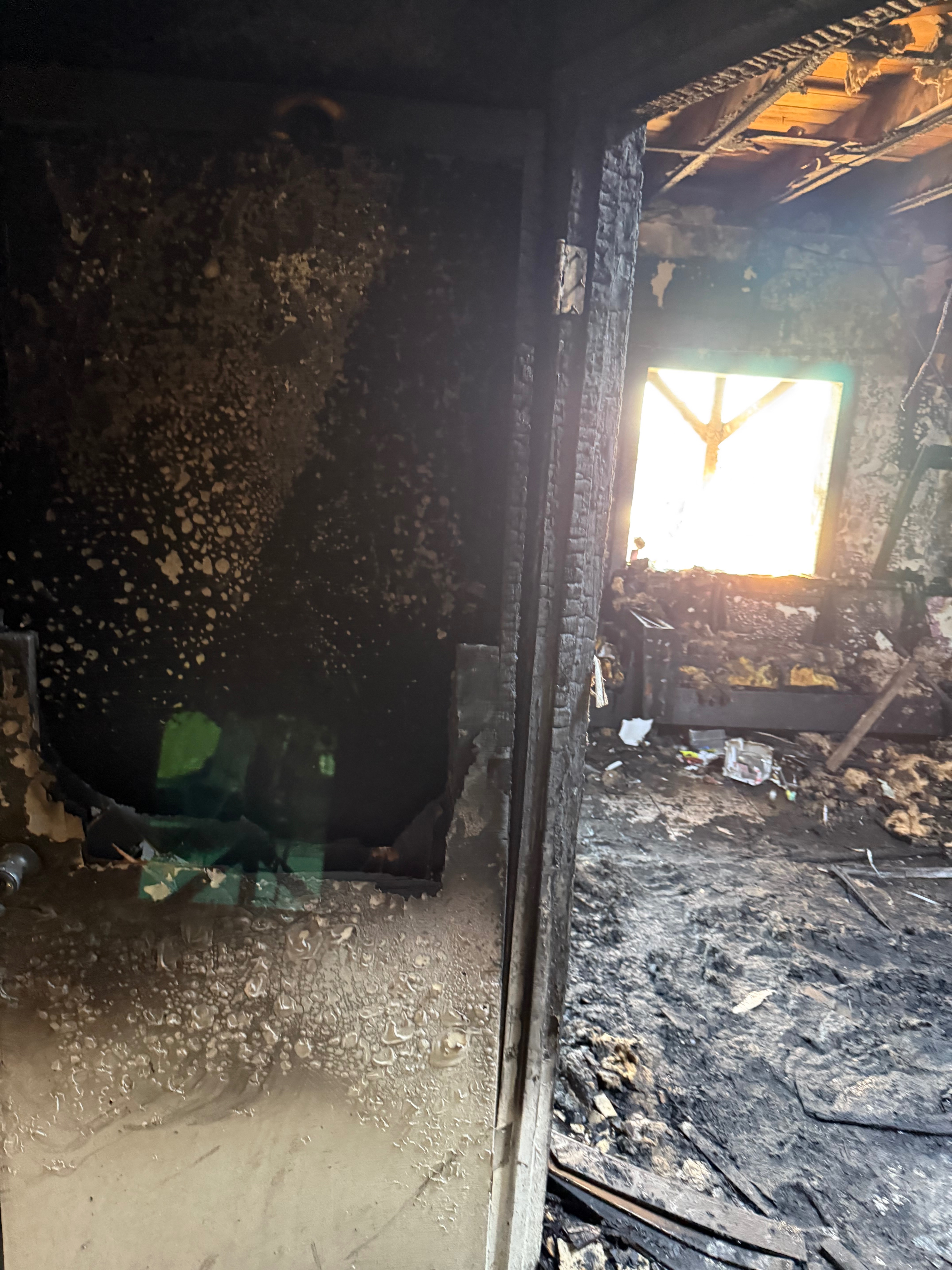 Apoyo a la familia tras el devastador incendio de su casa campaign photo, 2 of 8