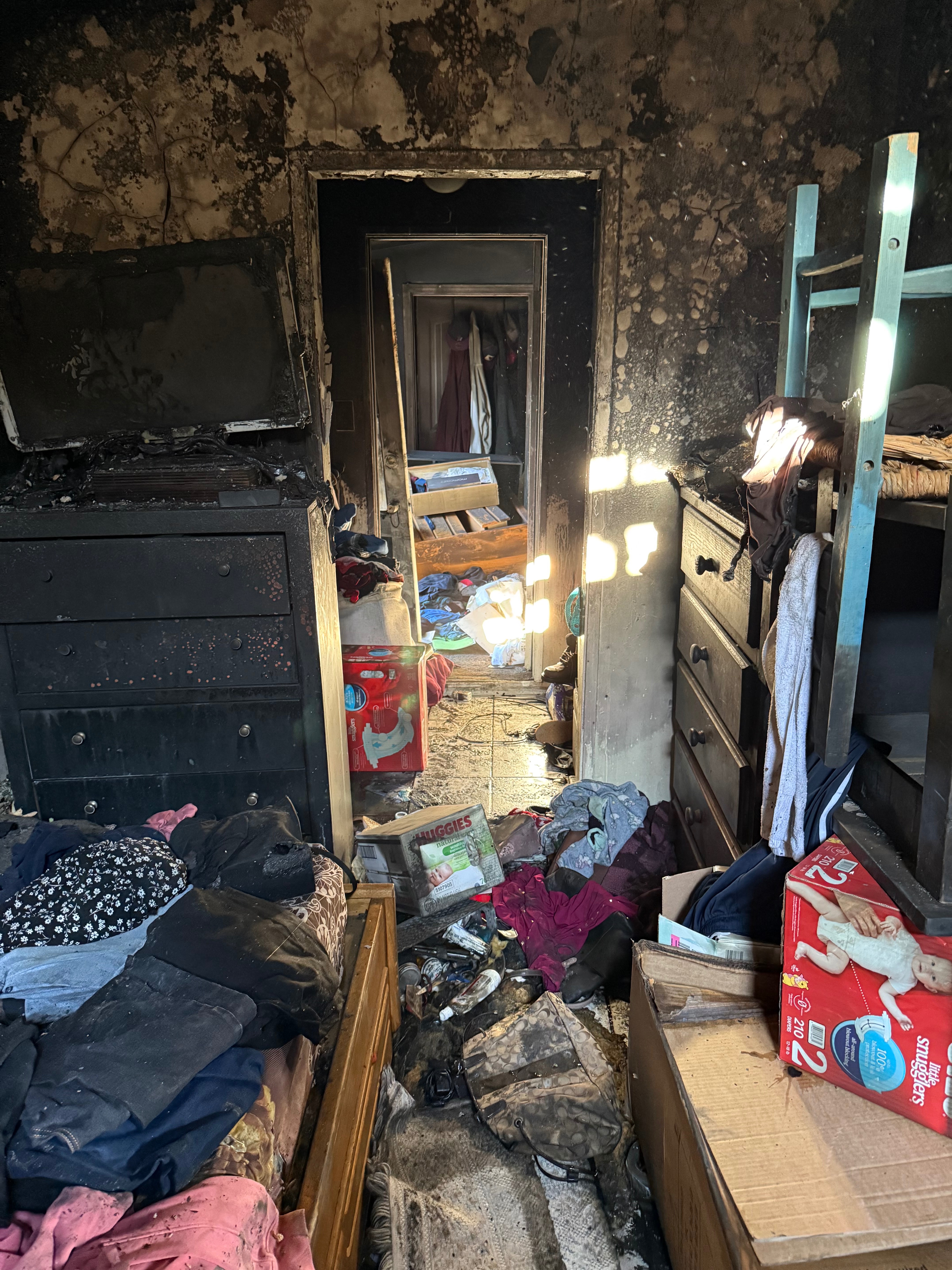 Apoyo a la familia tras el devastador incendio de su casa campaign photo, 5 of 8