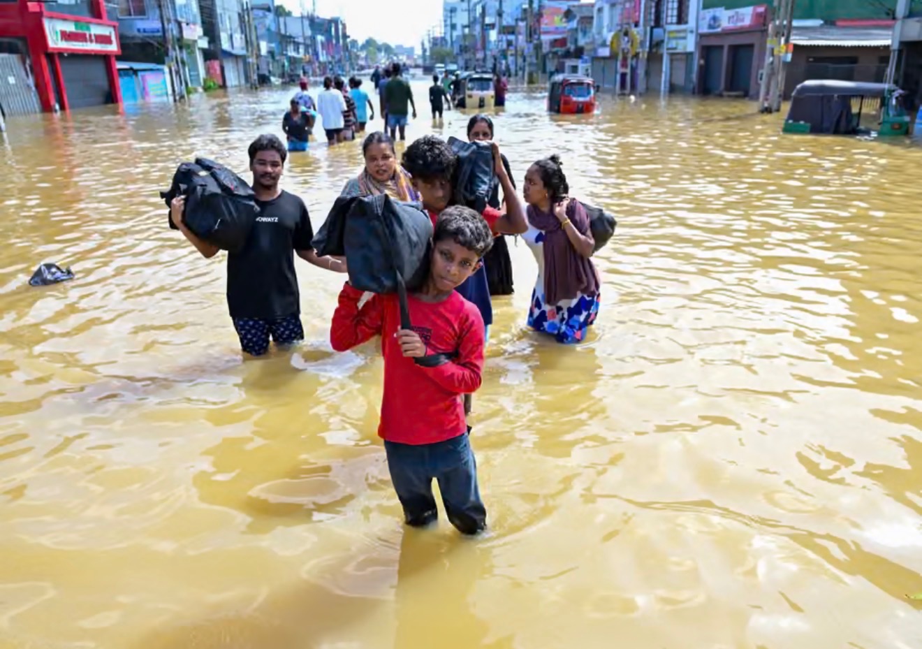 Help Sri Lanka rebuild after this devastating disaster campaign photo, 5 of 7