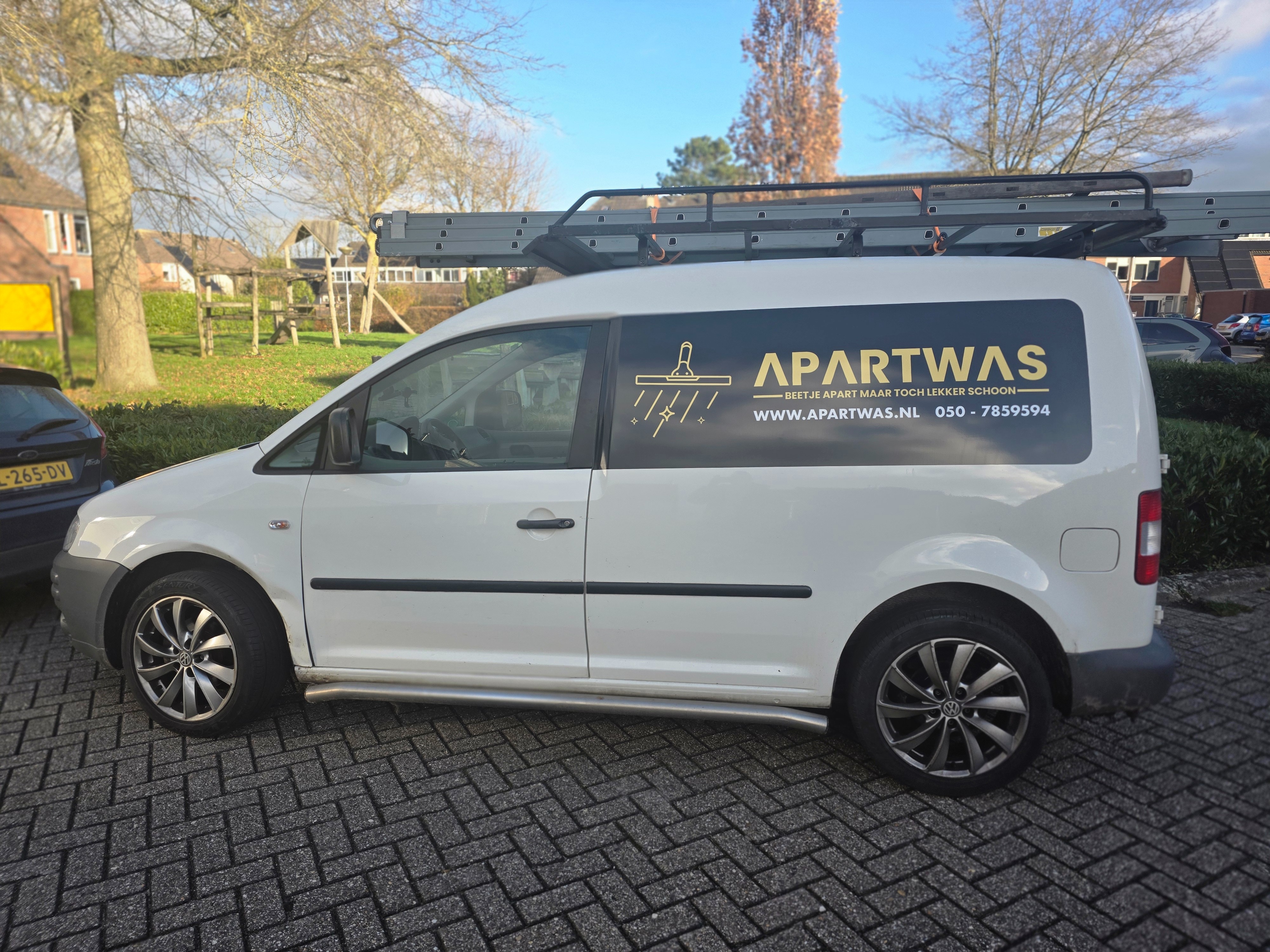 Doneer om te helpen: Bad Santas On The Road campaign photo, 2 of 6