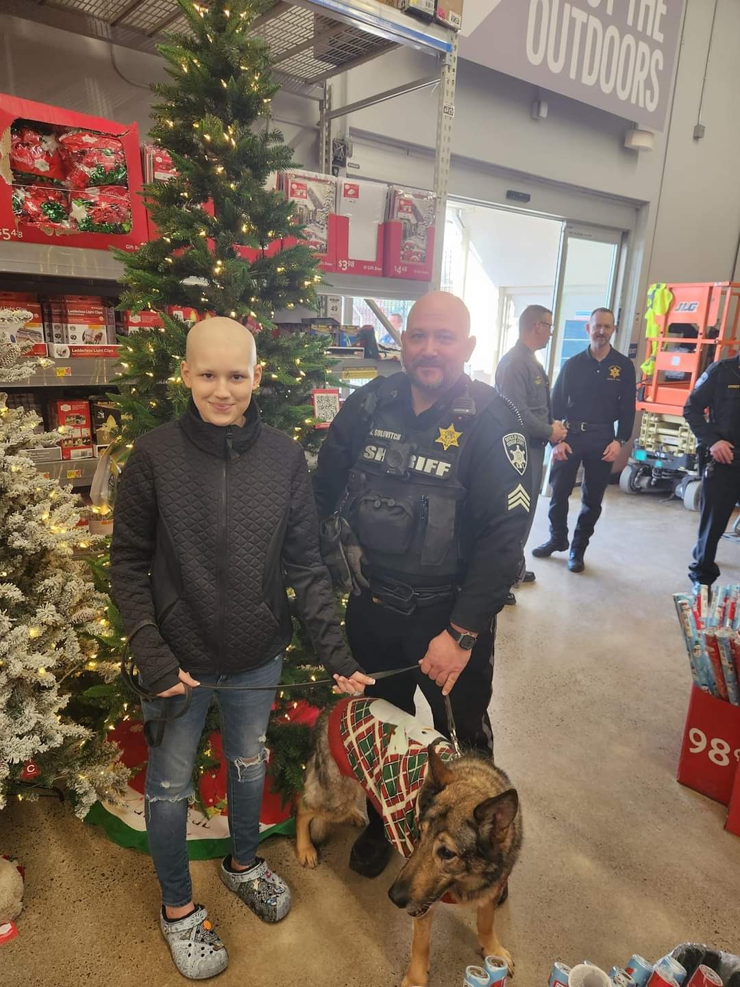 Support Shop with a Cop 2025 for Kids' Holiday Joy campaign photo, 7 of 8