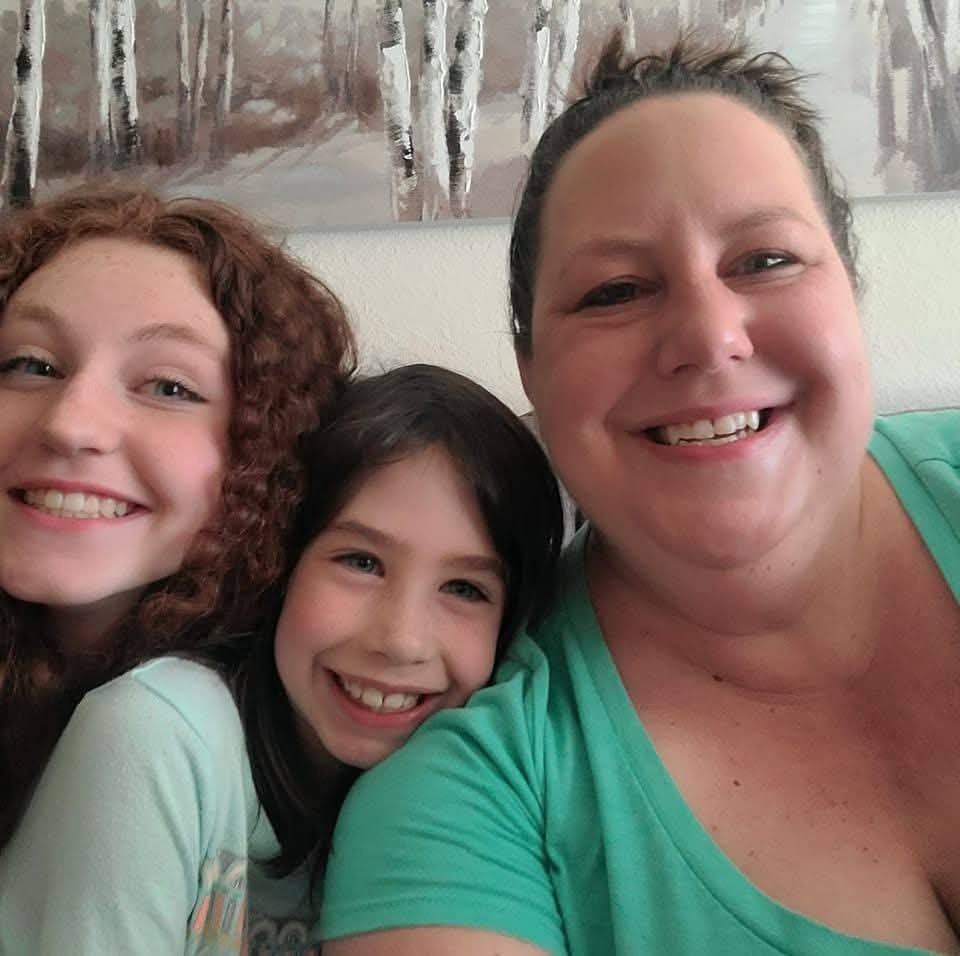 Help Erin and her girls this holiday season campaign photo, 2 of 4