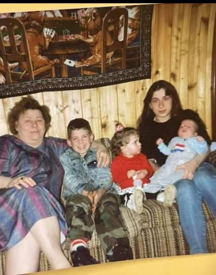 Support for Aunt Laura's Cremation Costs campaign photo, 2 of 8