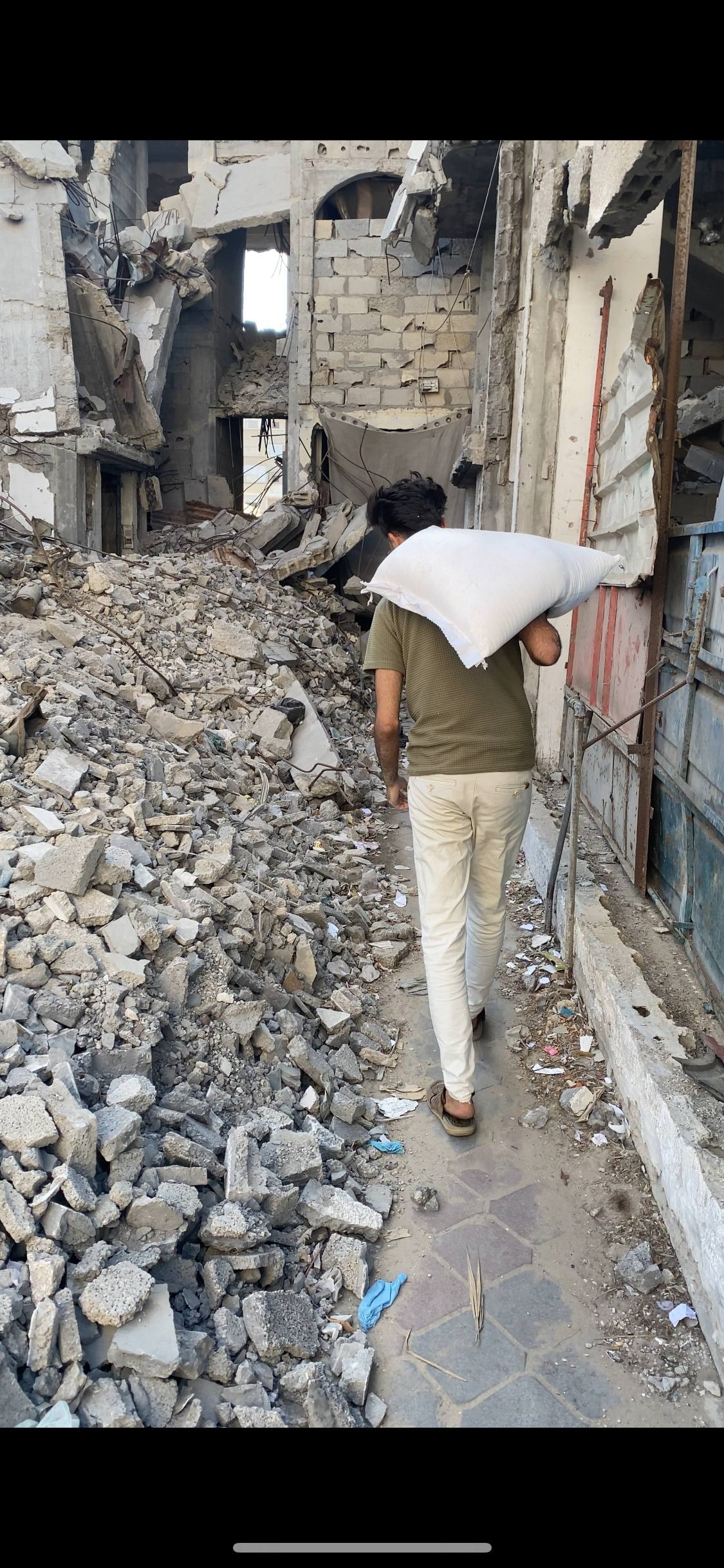 Help Mohammed's family survive winter in Gaza campaign photo, 2 of 7