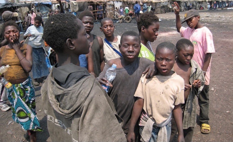 Donate to help the children in the street for Christmas campaign photo, 2 of 8