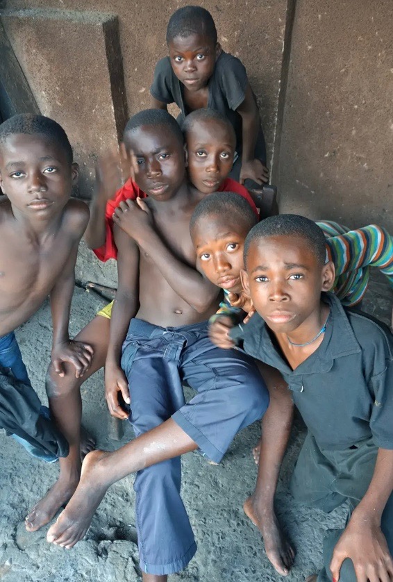 Donate to help the children in the street for Christmas campaign photo, 6 of 8