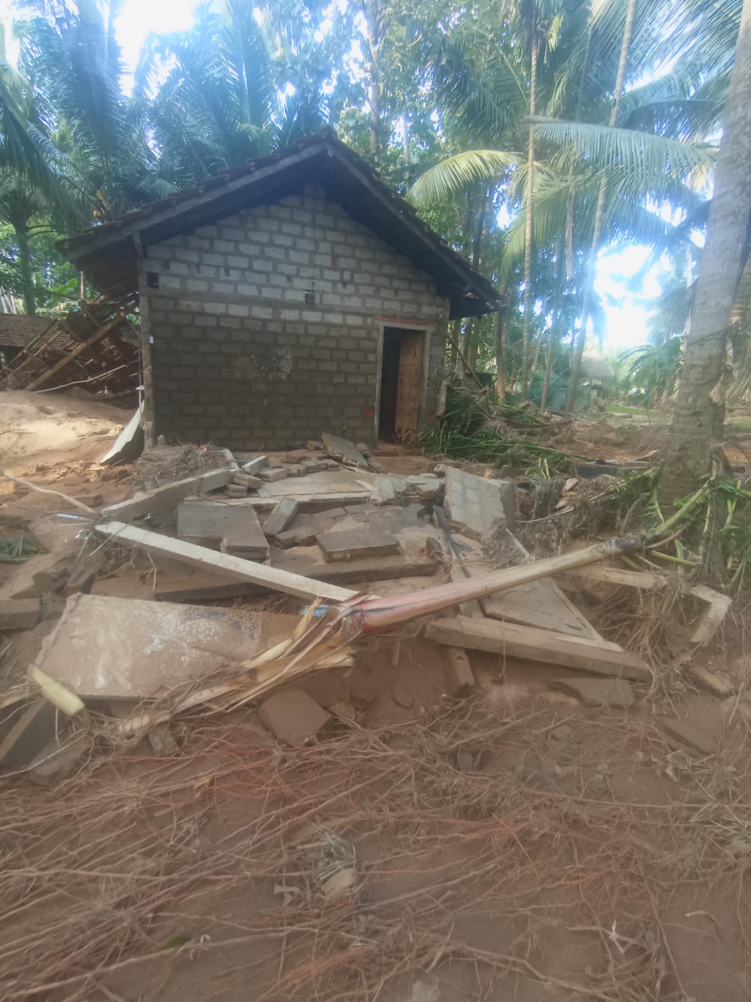 Help Lahiru rebuild his home campaign photo, 5 of 8