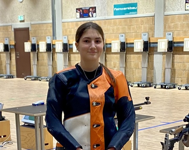 Support elite sport shooter Chloé Braun campaign photo, 7 of 8