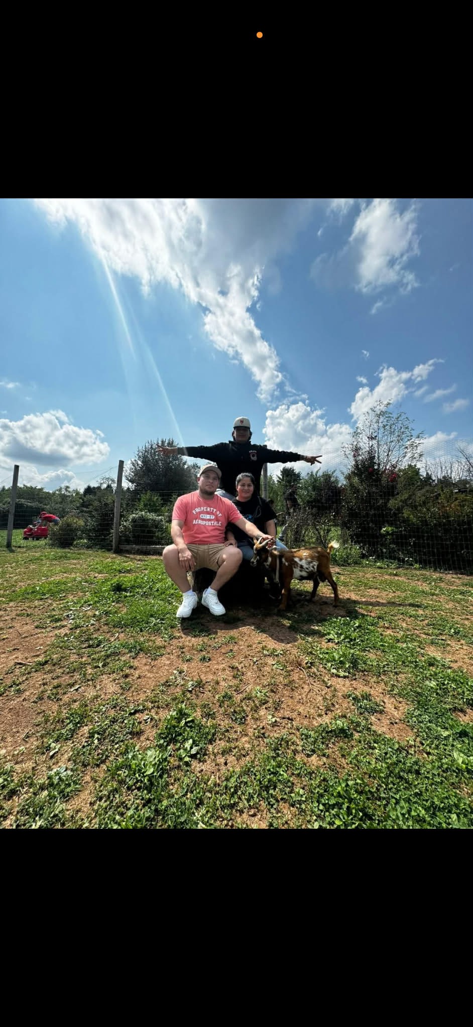 Help Santiago Bermeo and his family campaign photo, 2 of 4