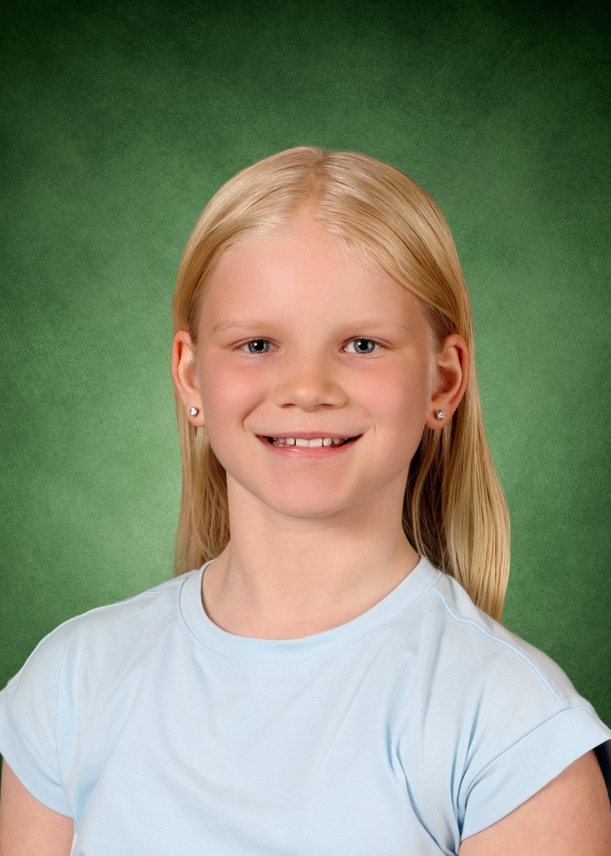 Rilee's 6th grade field trip to Disneyland in March! campaign photo, 4 of 8