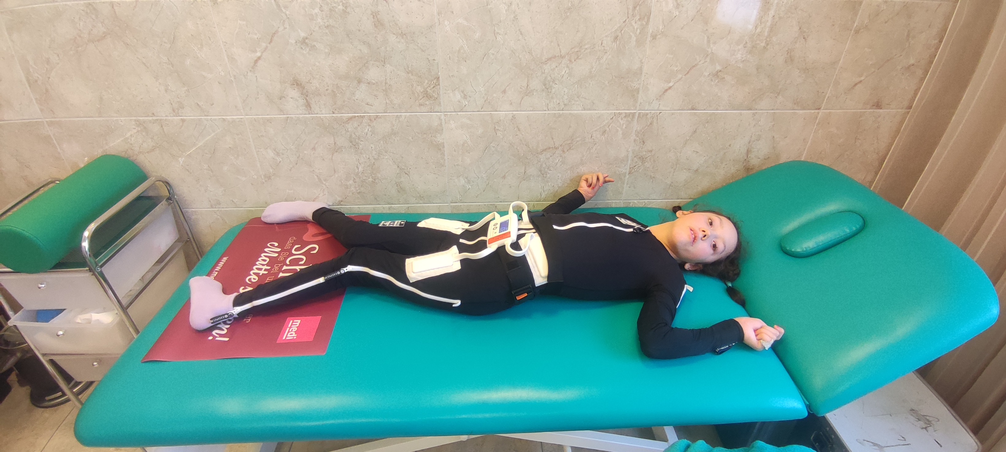 Hilfe für Kateryna–weniger Schmerz dank Exopulse Mollii Suit campaign photo, 2 of 4