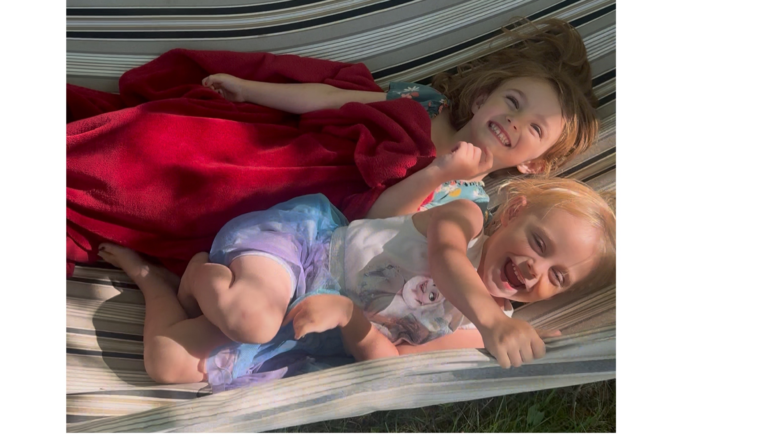 Please help me to support my daughters. photo