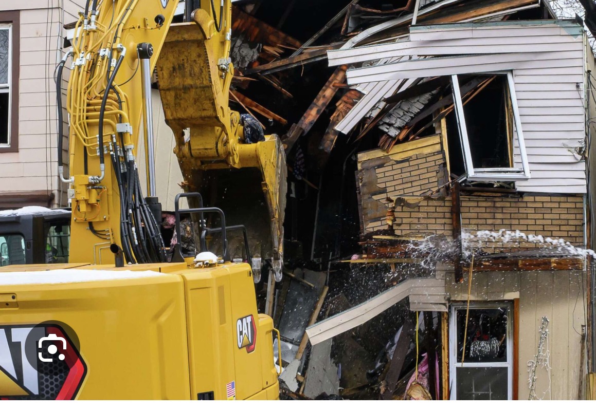 Massive Fire Destroys Everything & Leaves A Family Homeless campaign photo, 4 of 5