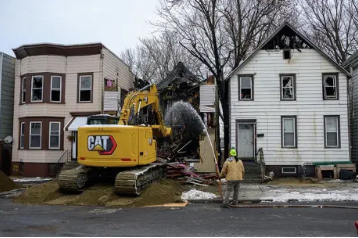 Massive Fire Destroys Everything & Leaves A Family Homeless campaign photo, 2 of 5