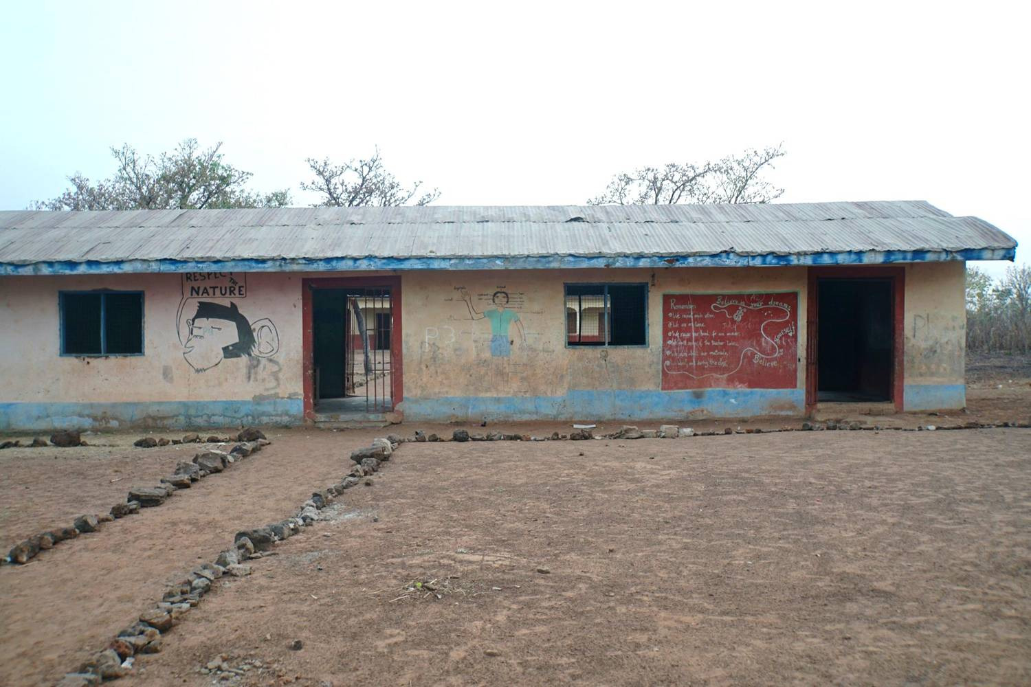 Schulmöbel & Lernmaterial für Kinder in Larabanga (Ghana) campaign photo, 2 of 7
