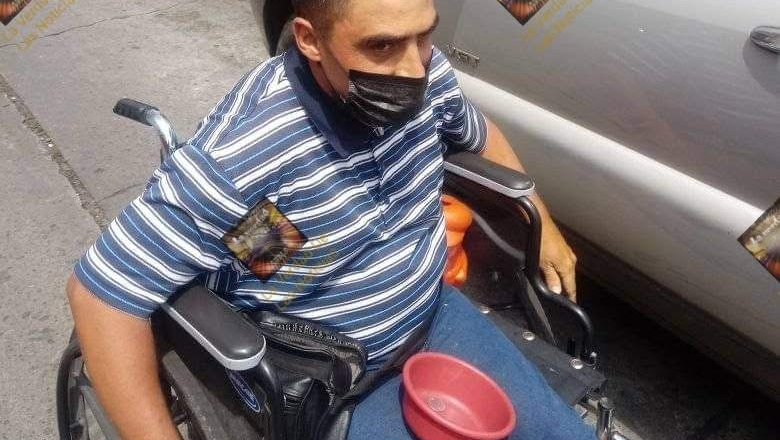 Donar para ayudar a personas que lo necesiten photo