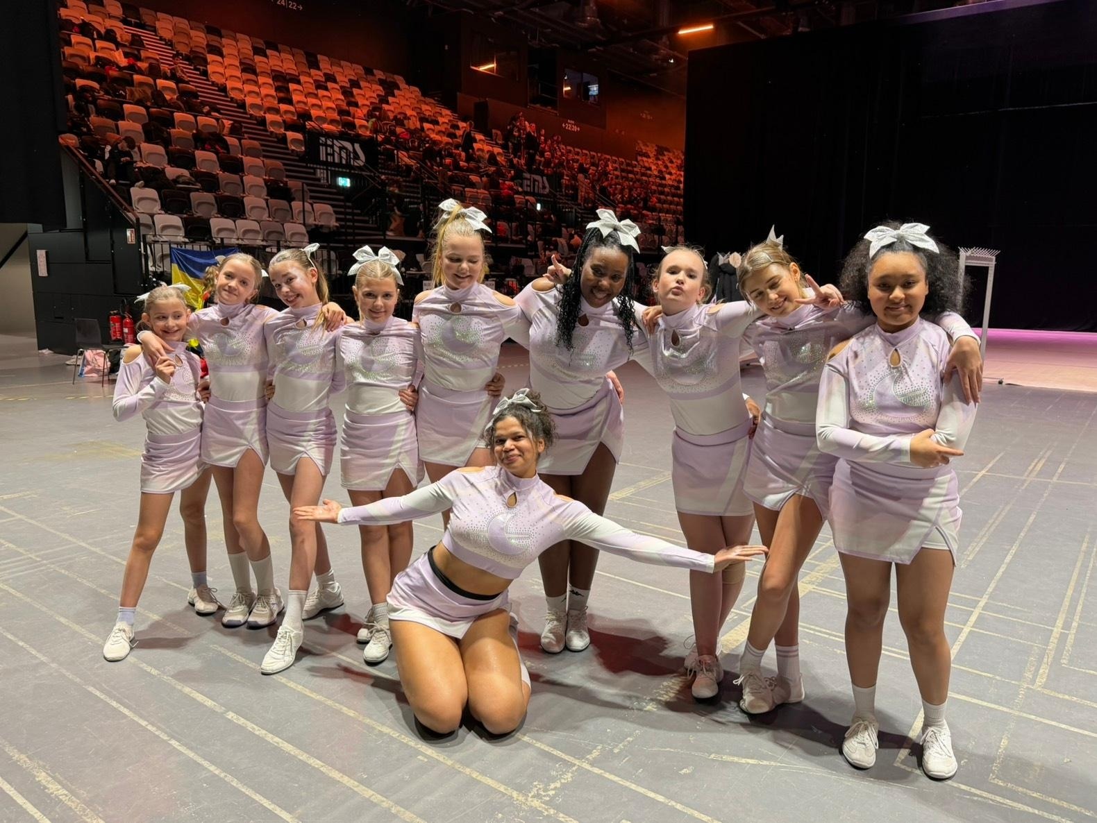 Fundraiser by Nadine Strahler : Moonlight Cheerleader, image size:1580x1186