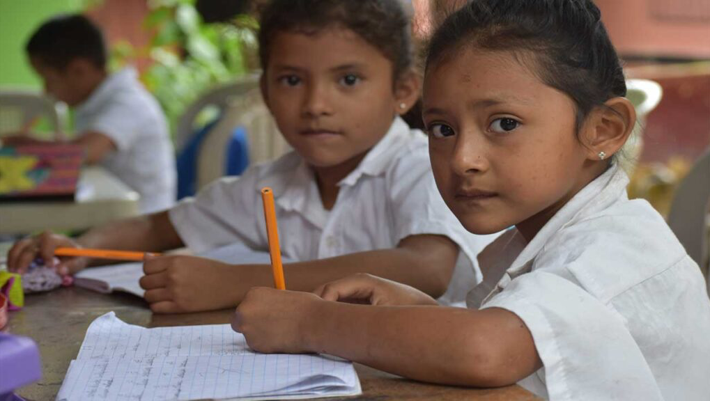 Ayuda a un niñoNicaragua a obtener educación de Calidad photo