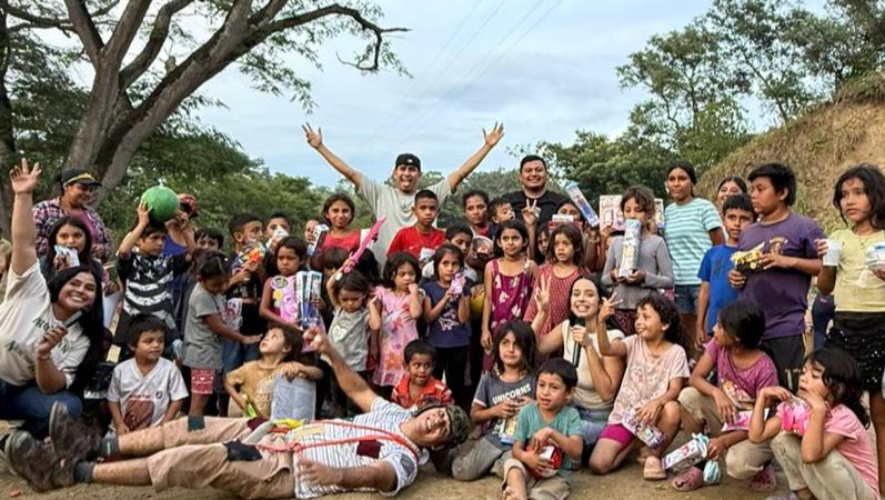 En la educación de niños de escasos recursos photo