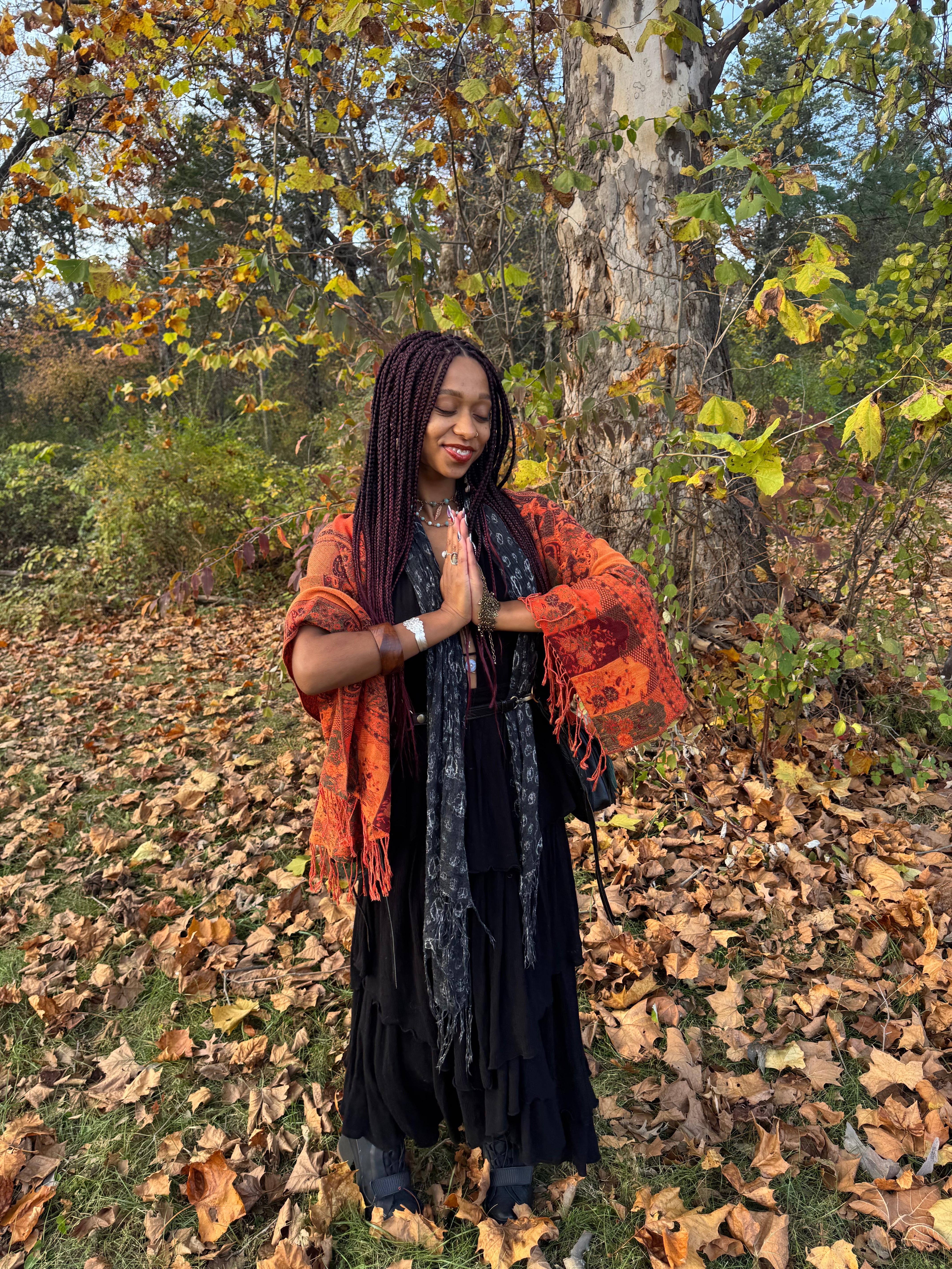 Support Lace in Laying Roots at Earth Temple campaign photo, 4 of 6