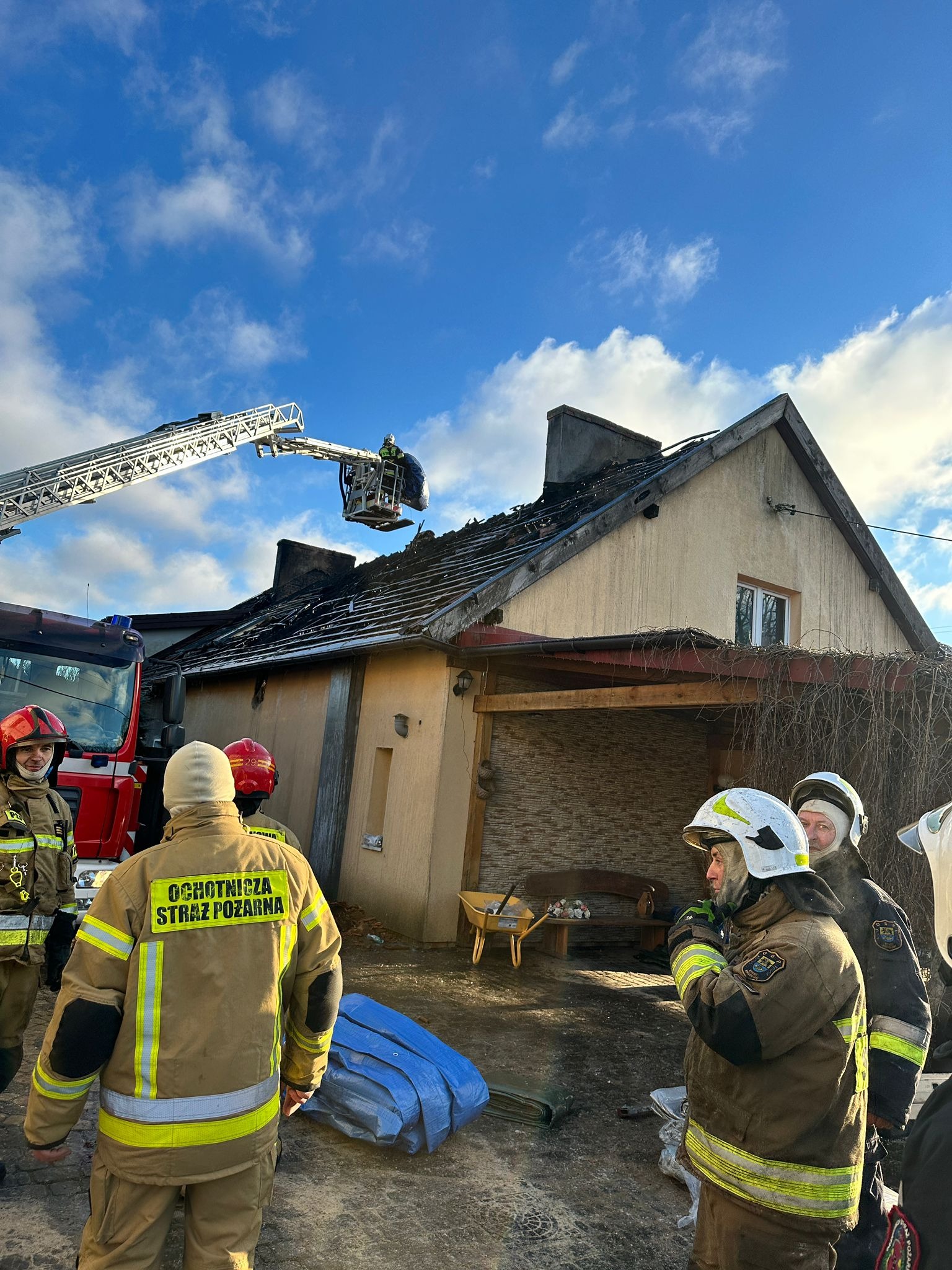 Oma verlor alles im Feuer -lasst uns ihr Zuhause zurückgeben campaign photo, 4 of 8