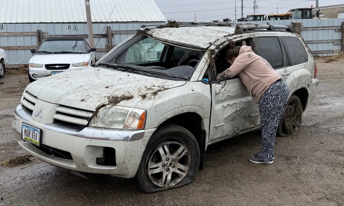 Help a Single Mom Replace Her Rollover Totaled Car campaign photo, 2 of 4