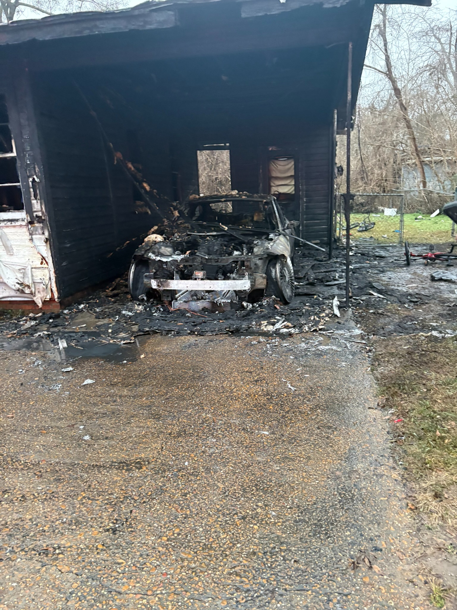Help Apple and her Sons after devastating fire campaign photo, 5 of 7